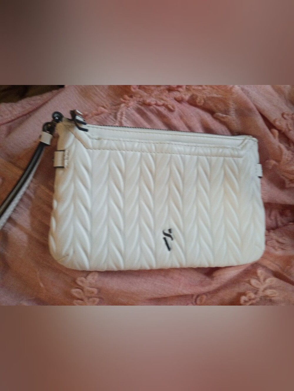 Vera Bradley Quilted White Wristlet Clutch 8x5.5
